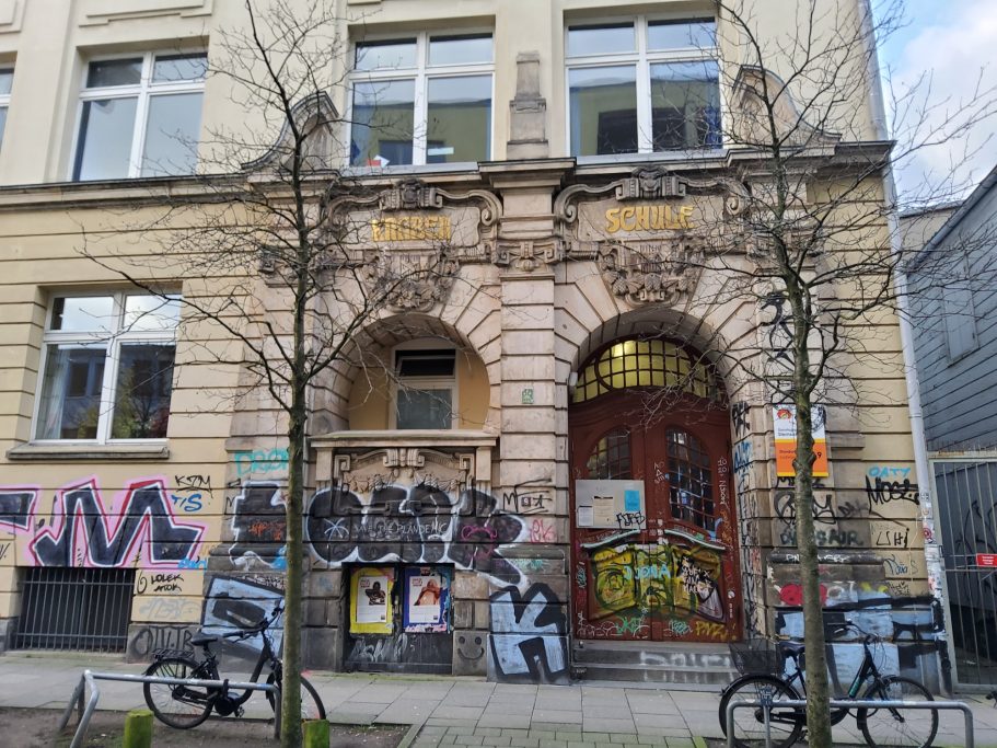 Sternschanze - Star entrenchment School