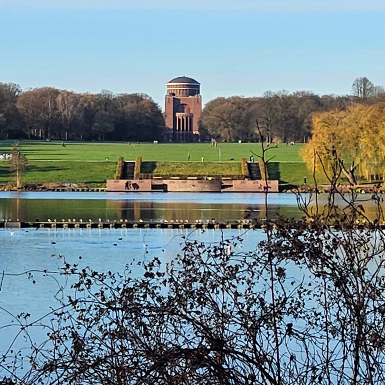 Elegant city tour in Hamburg in a premium NIO ET7 car Your city guide and chauffeur in one